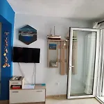 Andres House 폴리크로노