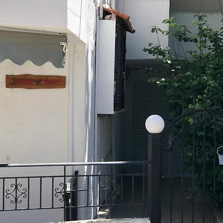 Andres House Полихроно