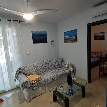 Andres House 폴리크로노